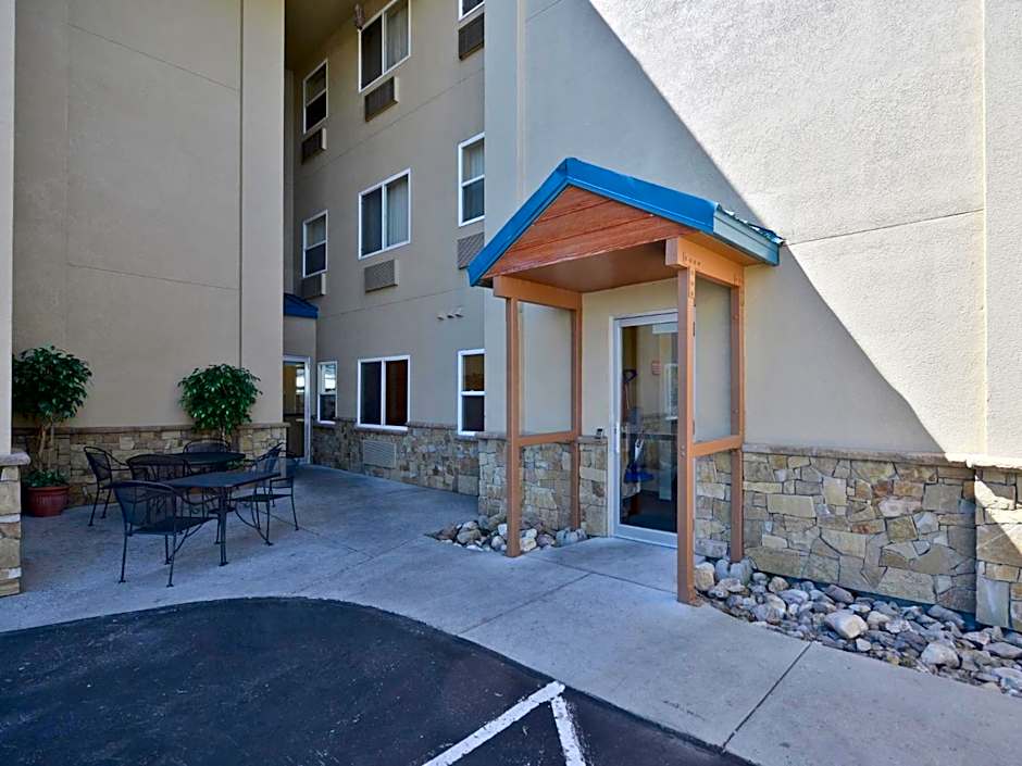 Yellowstone West Gate Hotel