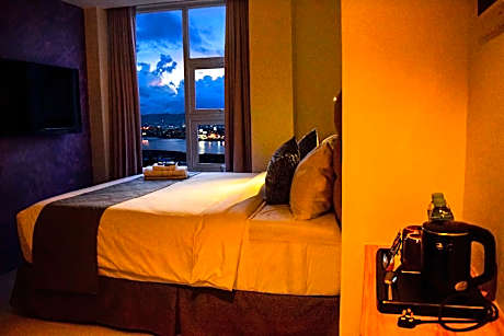 Deluxe Queen Room with Free Airport Transfer
