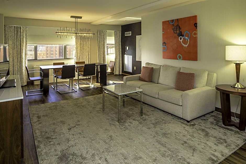 DoubleTree by Hilton Hotel & Suites Pittsburgh Downtown