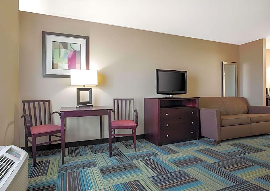 Quality Inn & Suites Arnold