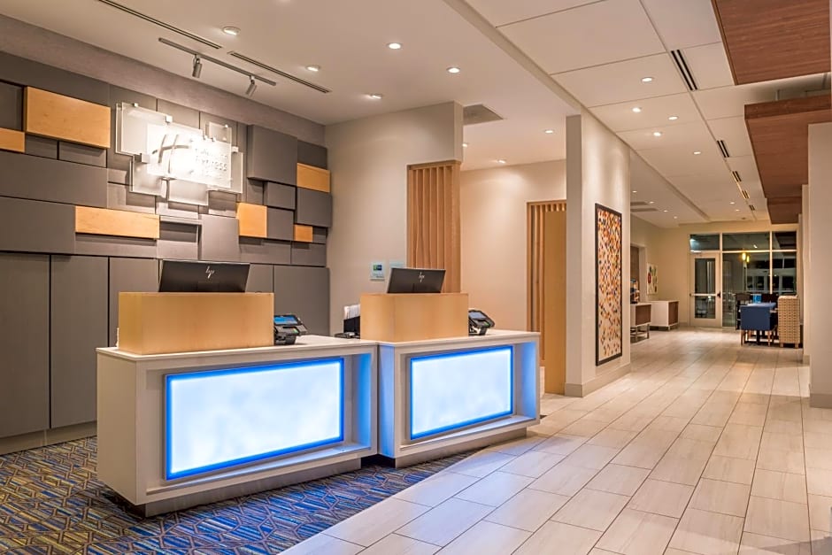 Holiday Inn Express & Suites Farmville