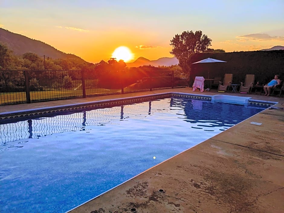 Kamloops Log Home Bed and Breakfast