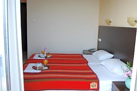 Triple Room with Sea View