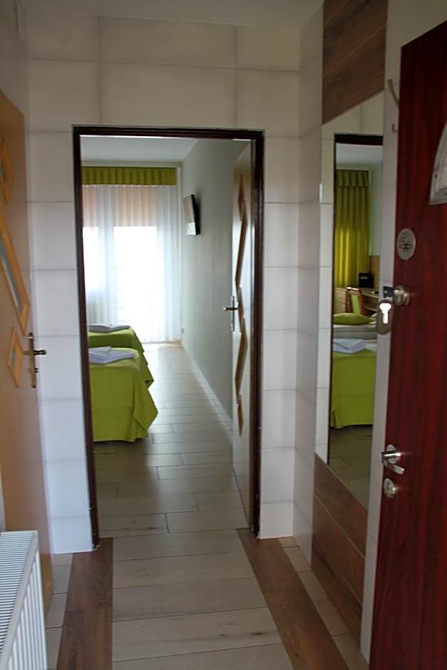 Hotel Zielony & OW Borowik & Pensjonat Manhattan - Centrum Rekreacji i Wypoczynku GASTROTUR