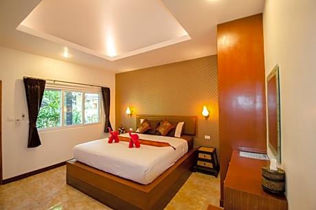 Deluxe King Room with Garden View