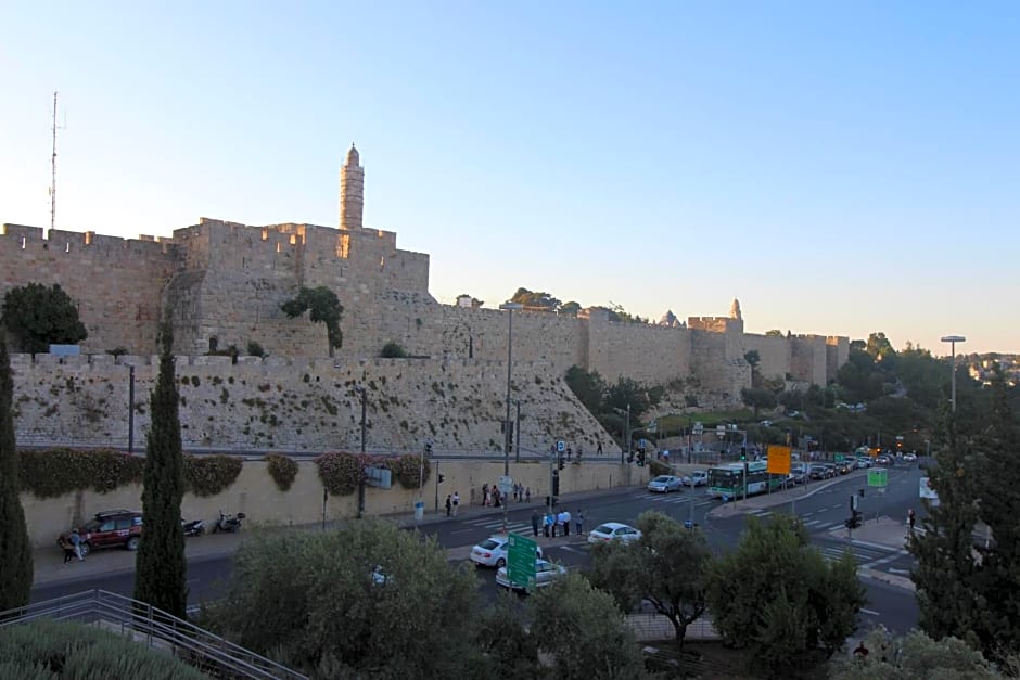 Private Hostel - Best location