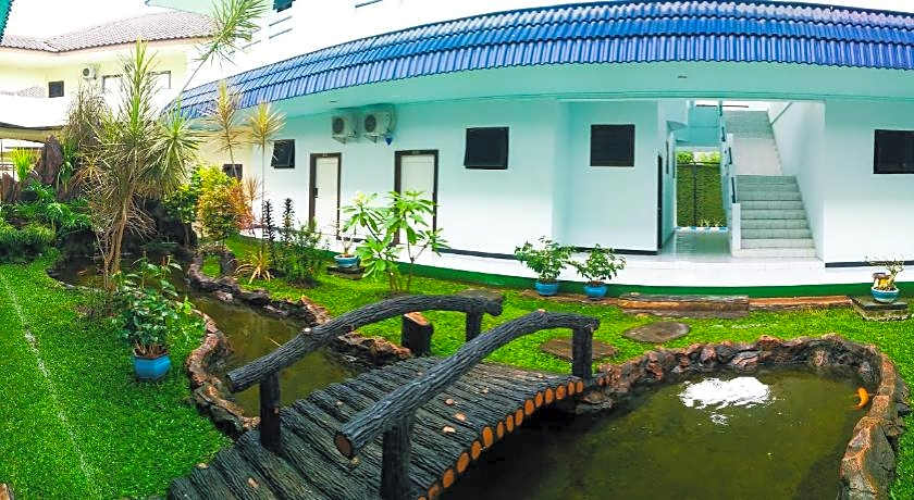 Mahkota Hotel Genteng