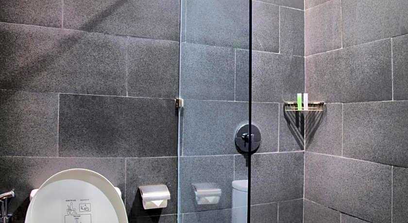 Golden Tulip Essential Makassar