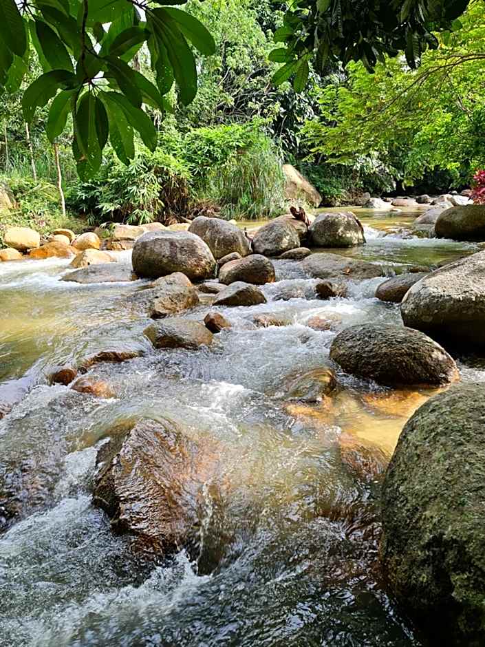 D'Impiana Riverview Chalet # Lenggong