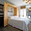 Palm Beach Hotel with Juliette Balconies! 2 blocks from beach! Historic Landmark