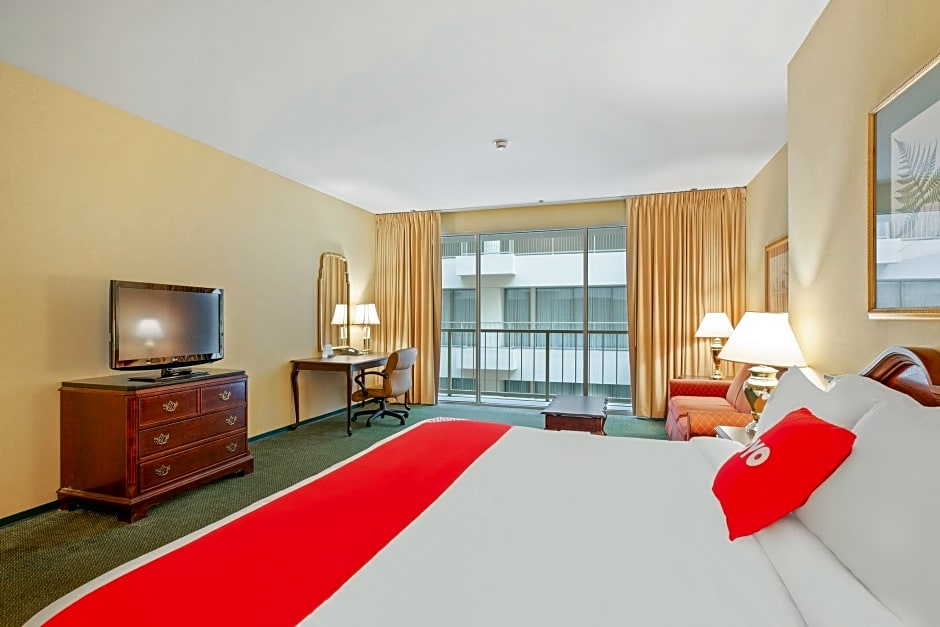 OYO Hotel St Louis Downtown City Center MO