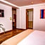 Nomads Party Hotel & Hostel