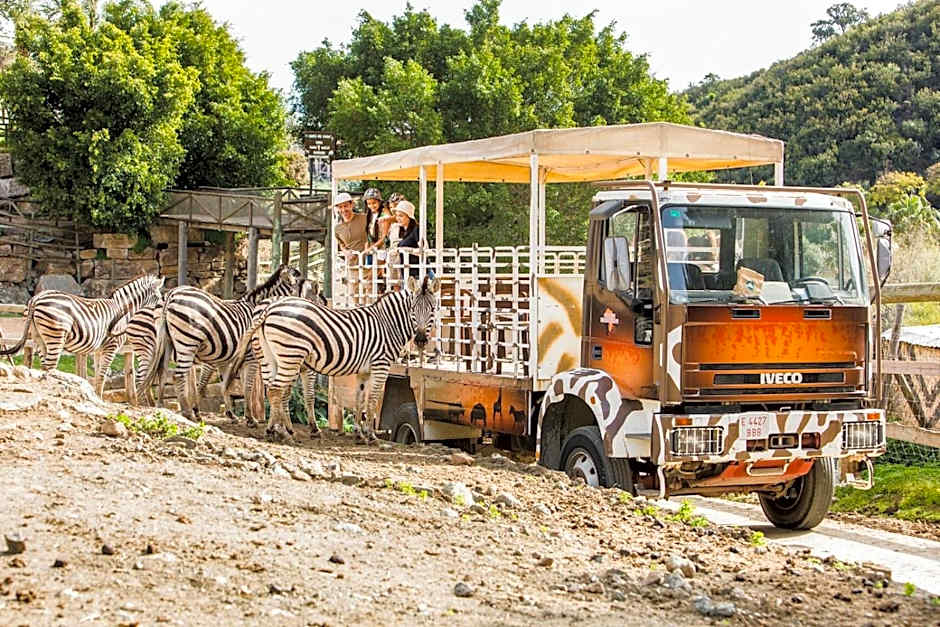 Hotel Selwo Lodge - Animal Park Tickets Included
