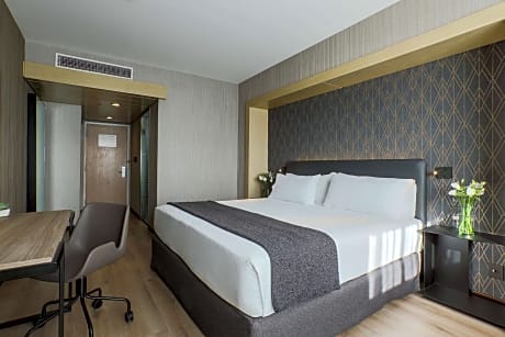 Superior King Room Free Parking Promo with breakfast