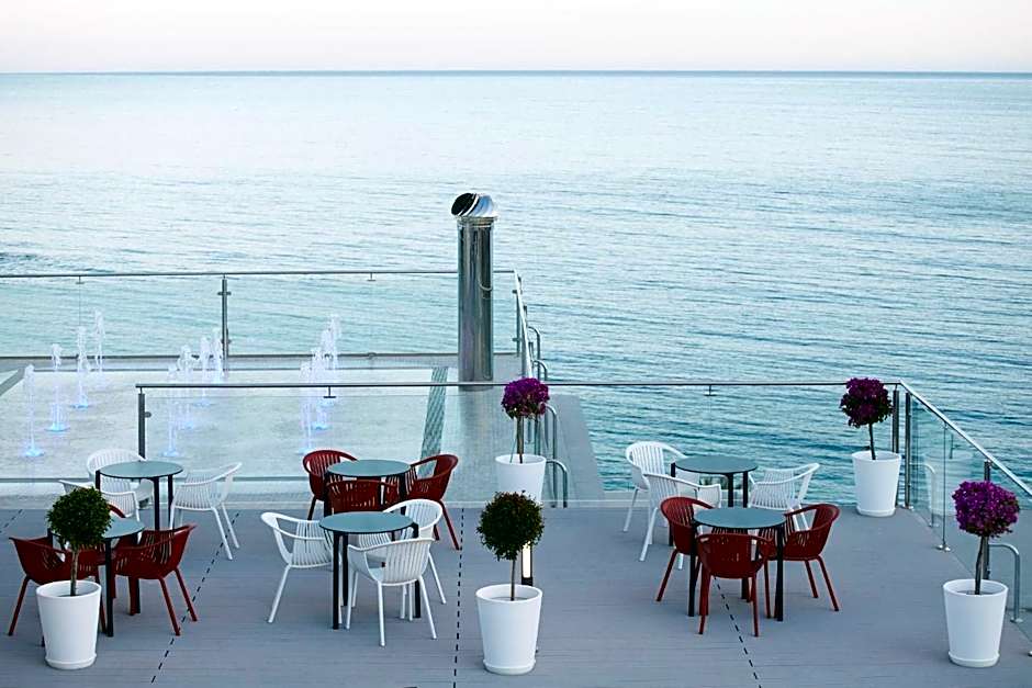 Hotel Las Arenas, Affiliated by Melia