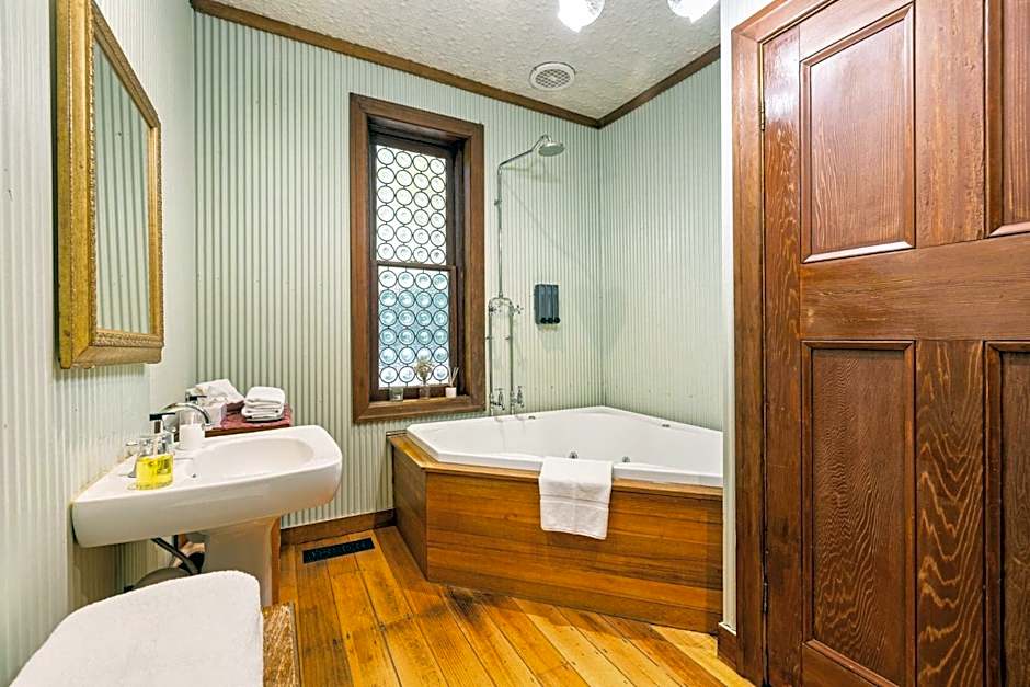 Arnica Views Summit Retreat