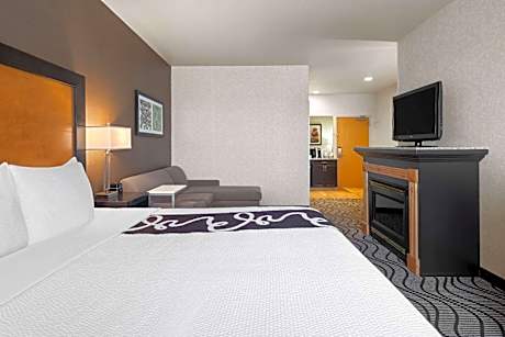 Deluxe Executive King Room - Non-Smoking