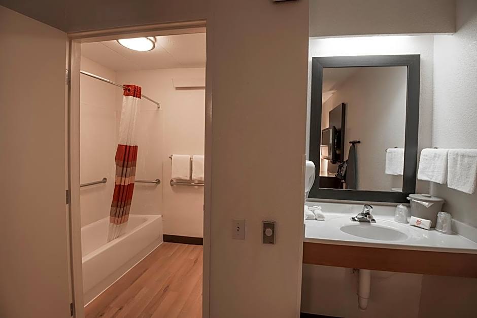 Red Roof Plus+ Chicago - Willowbrook