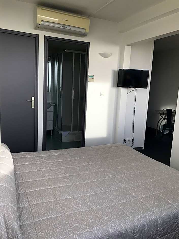 Photo 1 of 6 of Double Room