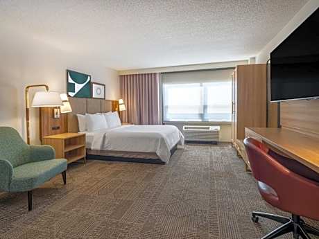 Queen Studio Suite - Communication Accessible