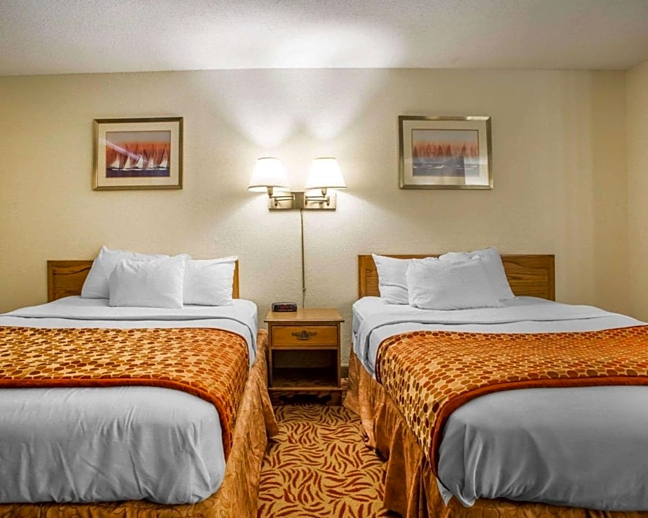 Econo Lodge Inn & Suites Stevens Point