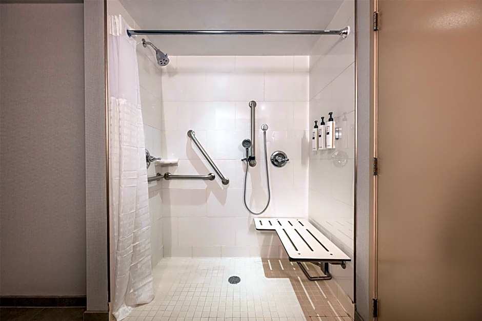 Embassy Suites by Hilton Minneapolis Bloomington Edina