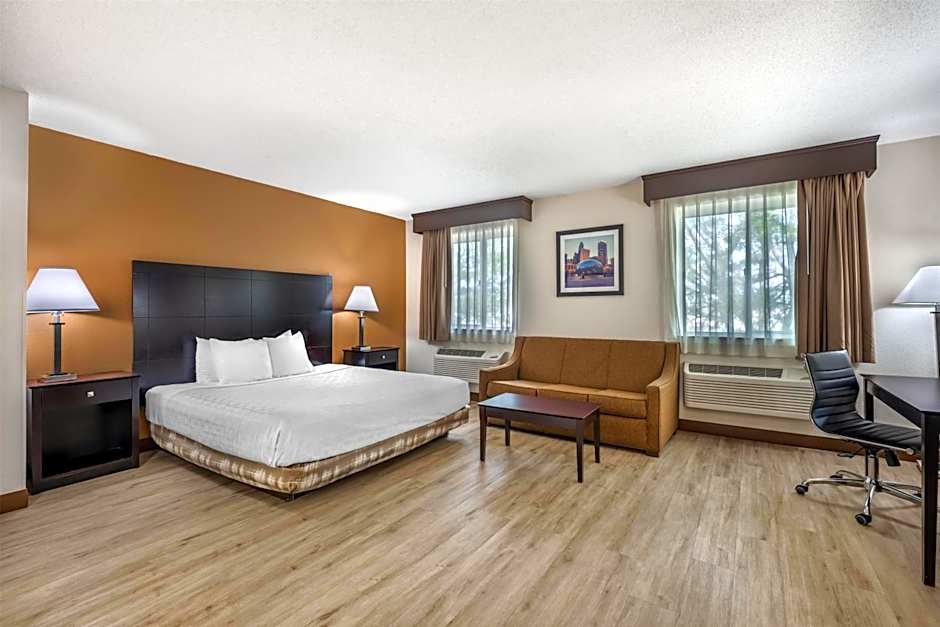 Photo 1 of 5 of 1 King Bed, Accessible