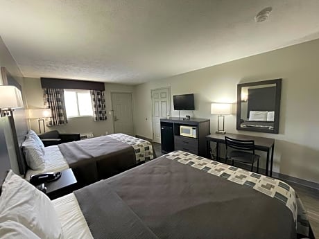 Queen Room with Two Queen Beds - Smoking