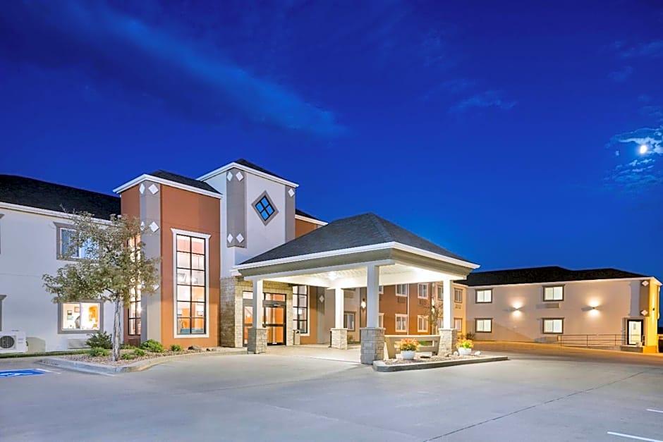Howard Johnson Hotel & Suites by Wyndham Oacoma