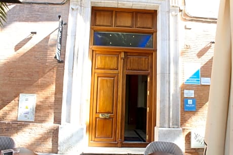 Life Apartments Alameda Colon