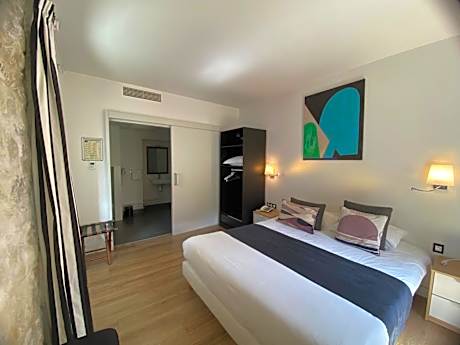 Double Room for Disabled Guest