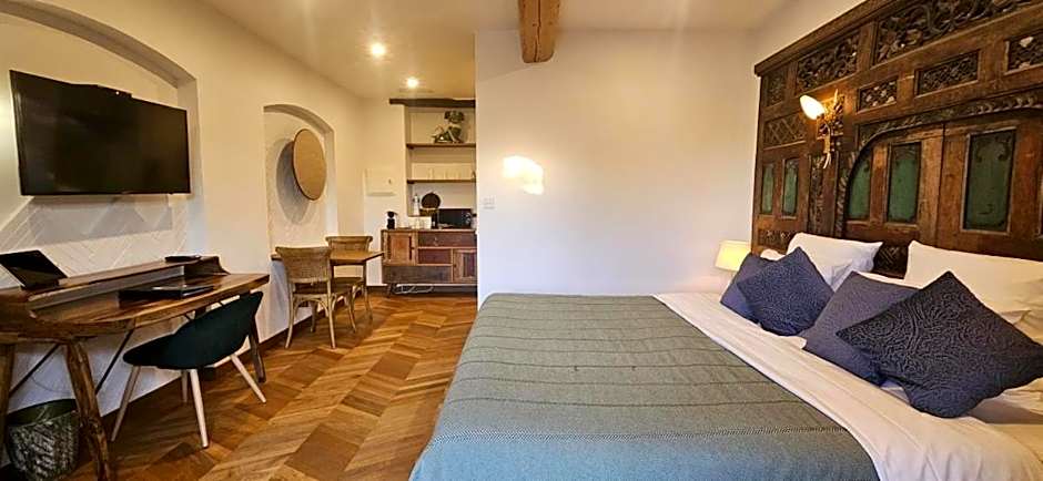 L Amourier chambres charme et confort avec Jacuzzi ou baignoire XXL