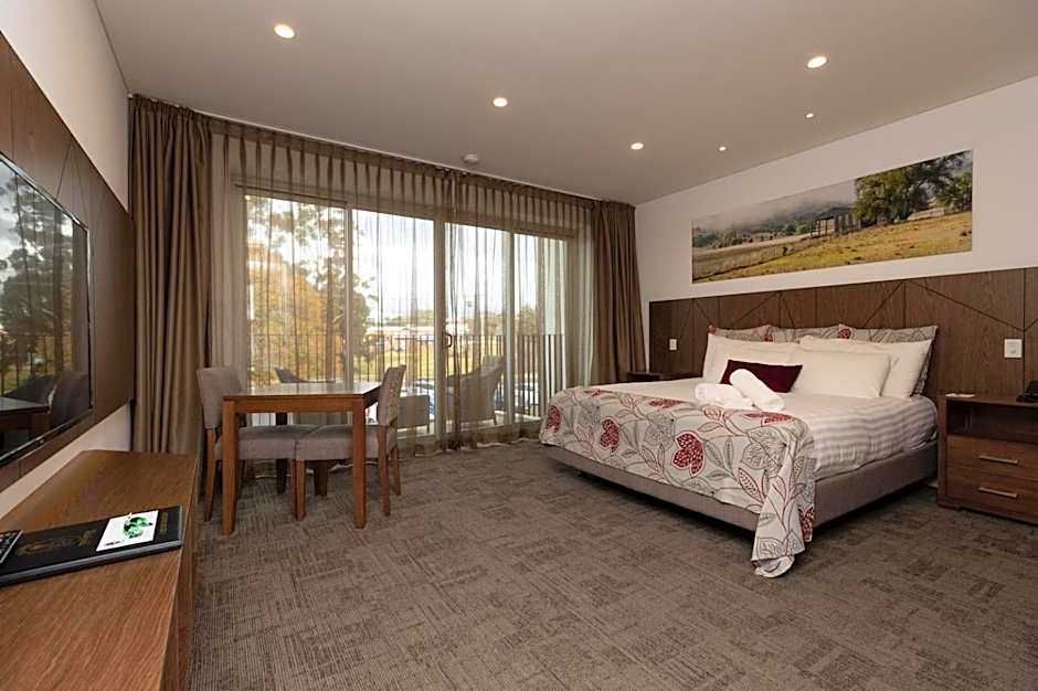 Young Federation Motor Inn and Services Club