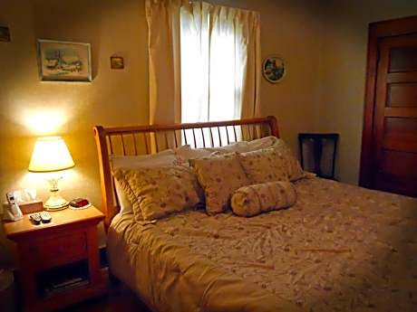 Deluxe King Suite