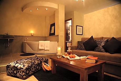 Deluxe Suite with Spa Bath