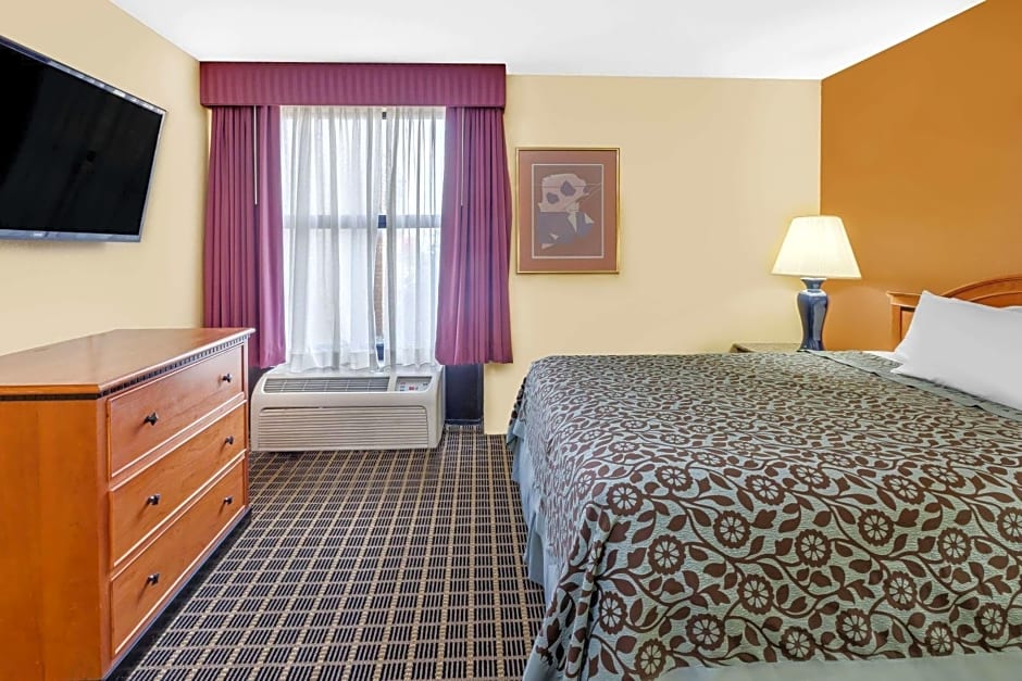 Days Inn & Suites by Wyndham Kalamazoo – Kalamazoo, MI