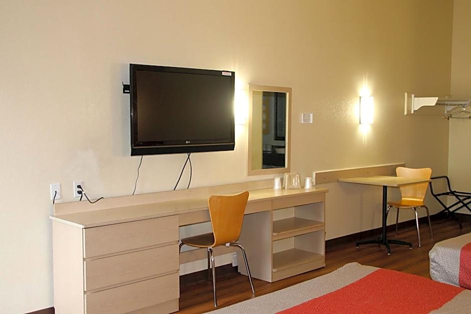 Motel6 Warwick, RI - Providence Airport - I-95