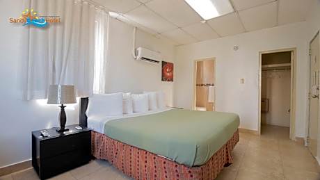 Standard Room, One Queen Bed