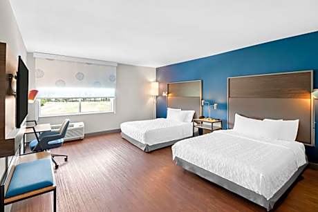 Queen Room with Two Queen Beds and Accessible Tub - Mobility Access