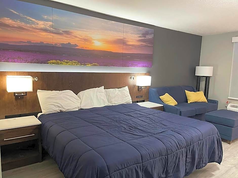 Luxor Inn & Suites, a Travelodge by Wyndham