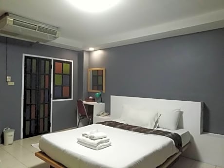 Standard Twin Bed Room