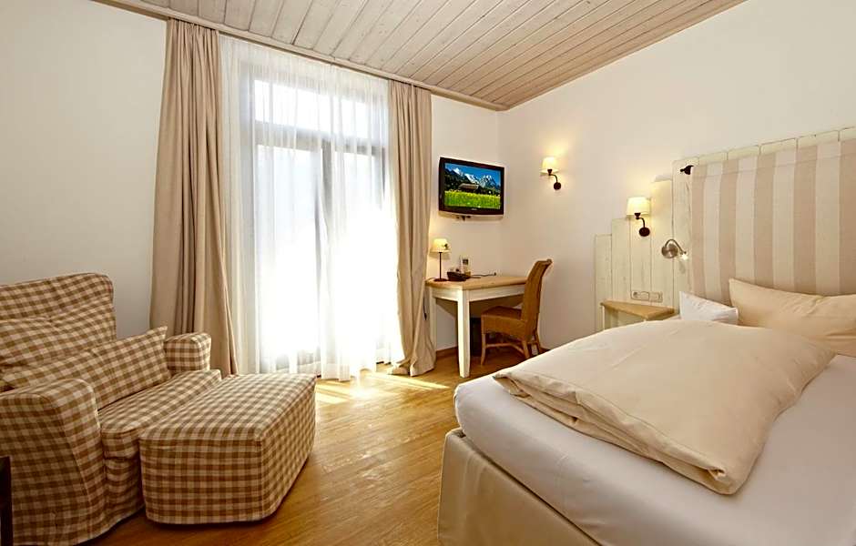 Staudacherhof in Garmisch-Partenkirchen I Blick aufs Zugspitzmassiv I einzigartige Bayurvida Küche