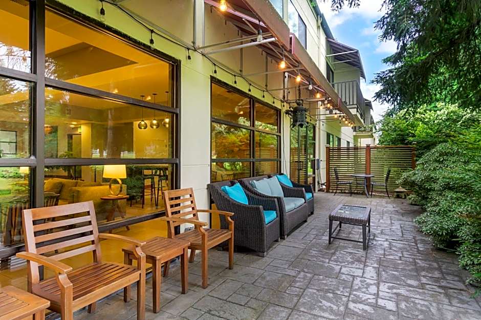 Best Western Plus Plaza By The Green