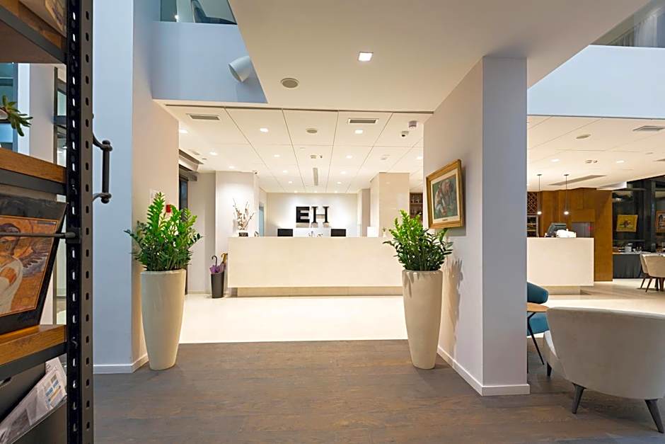 Envoy Hotel