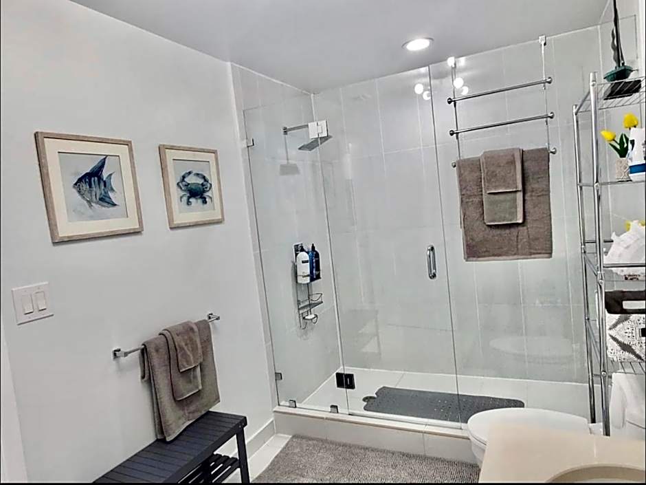 Spacious 2BD 2BTH at Midblock