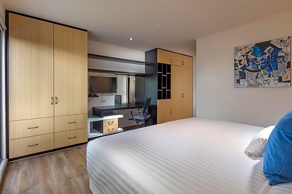 ROOM Hotel & Suites