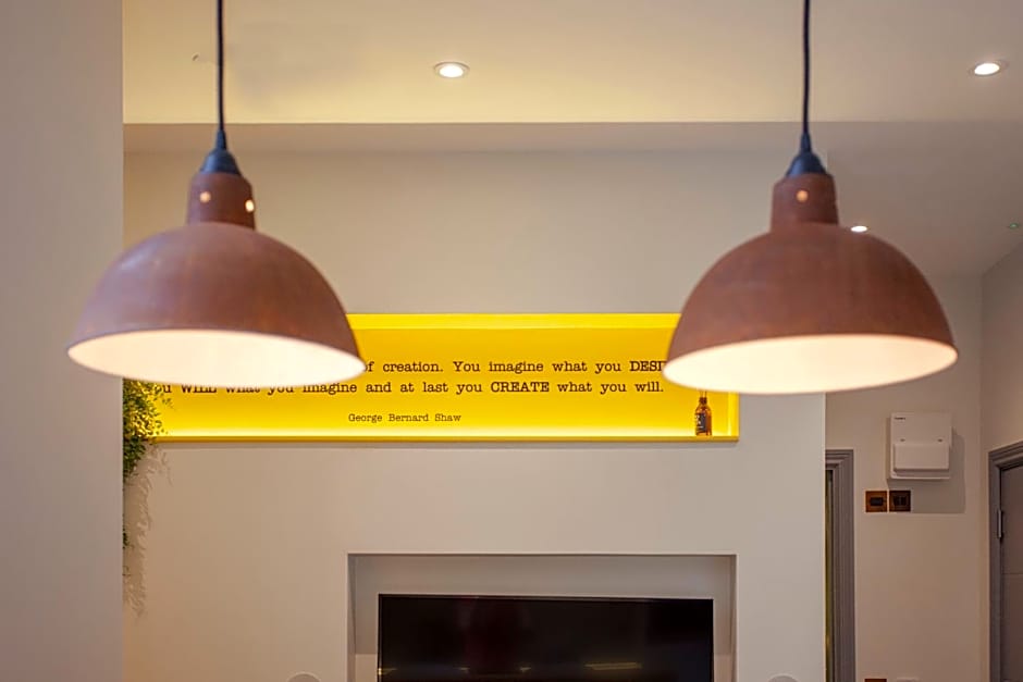 Higgihaus Aparthotel, Clare Street