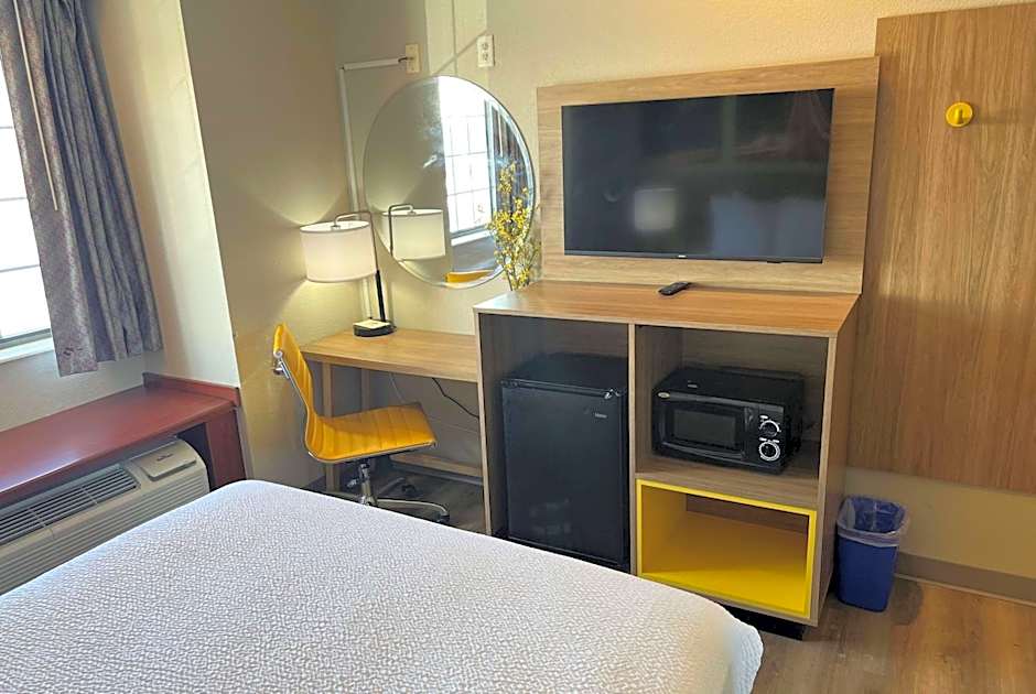 Days Inn by Wyndham near Kansas Speedway