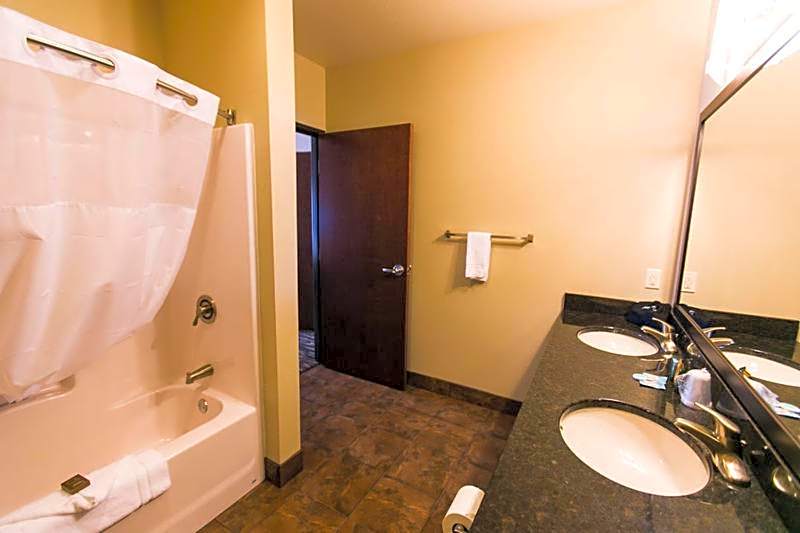 Roosevelt Inn & Suites