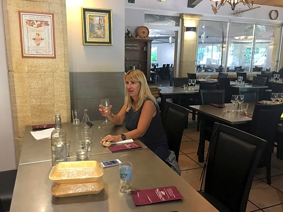 Brit Hotel du Moulin de la Pioline - La Table à Fromages